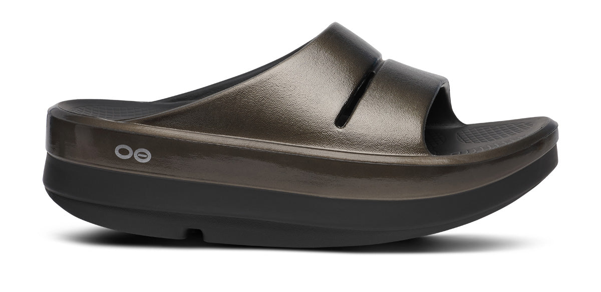 Women's OOmega OOahh Stacked Sandal - Titanium Mirror