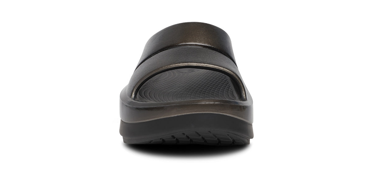 Women's OOmega OOahh Stacked Sandal - Titanium Mirror