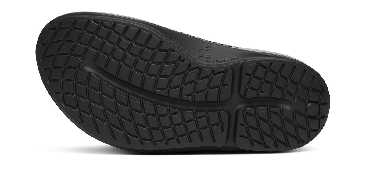 Women's OOmega OOahh Stacked Sandal - Titanium Mirror