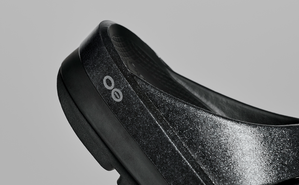 Women's OOmega OOahh Stacked Sandal - Black Sparkle
