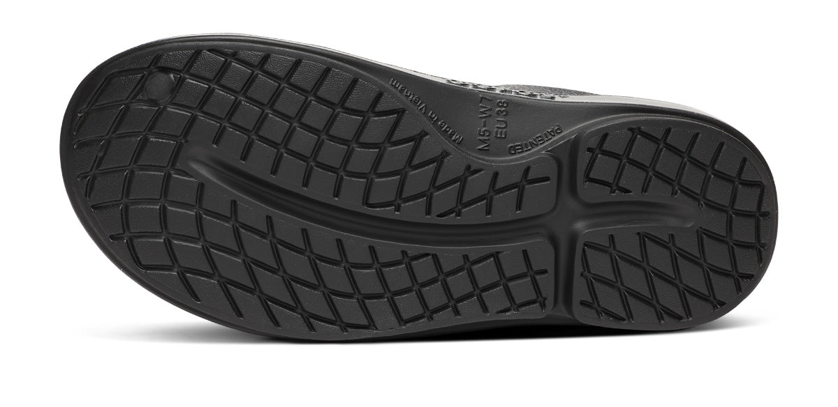 Women's OOcloog Luxe Clog - Black Sparkle