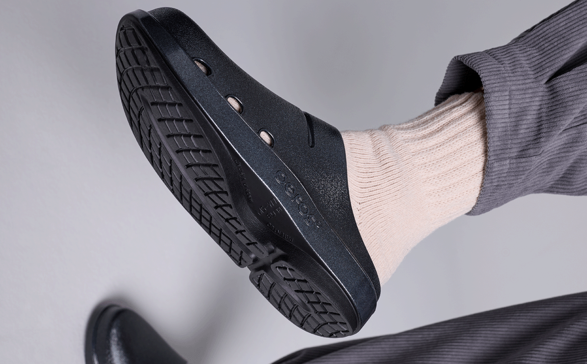 Women's OOcloog Luxe Clog - Black Sparkle