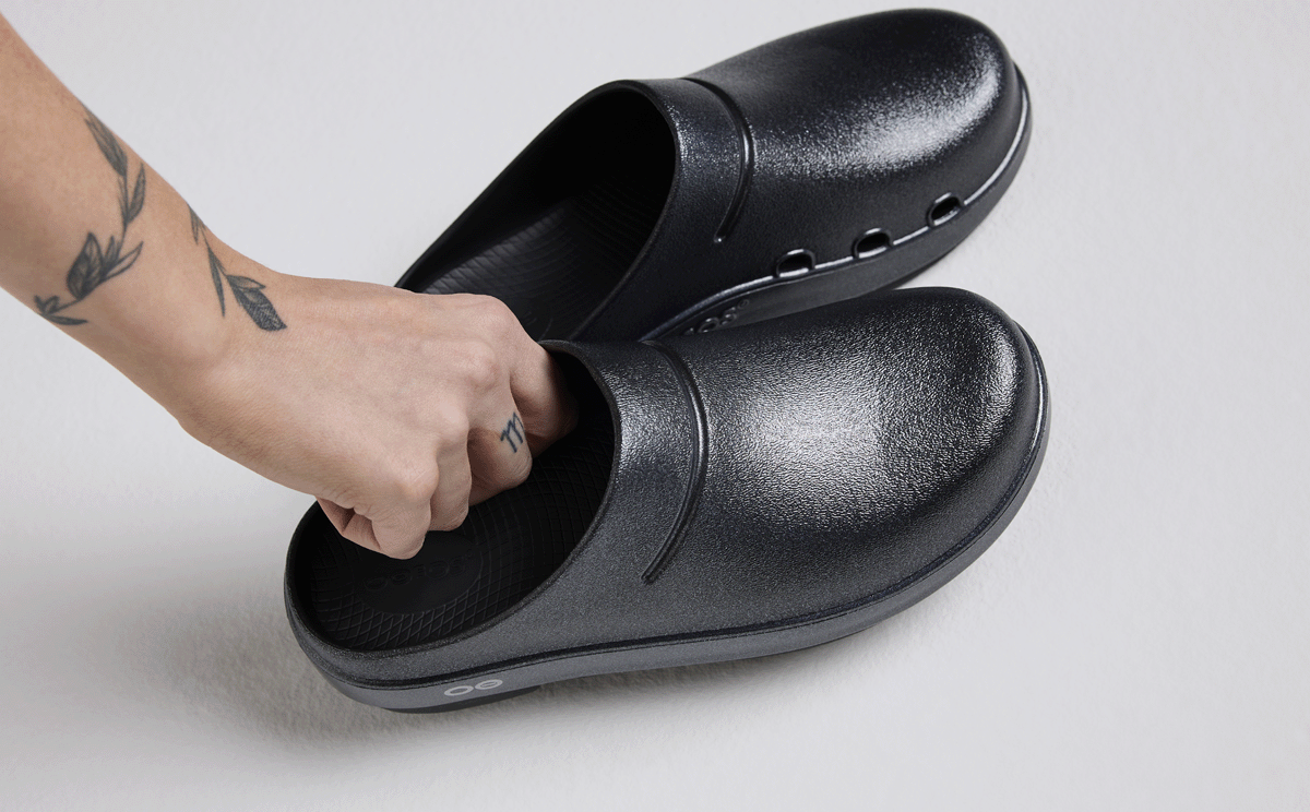 Women's OOcloog Luxe Clog - Black Sparkle