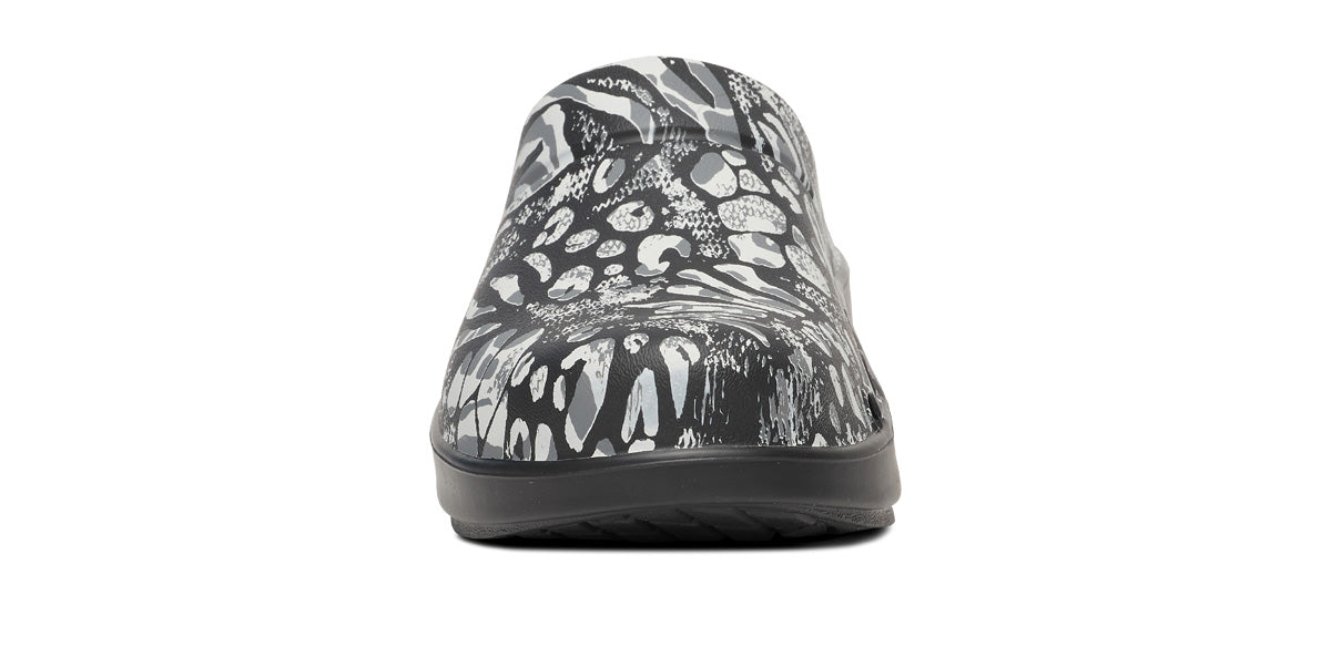 Women's OOcloog Limited Edition Clog - Combo Camo