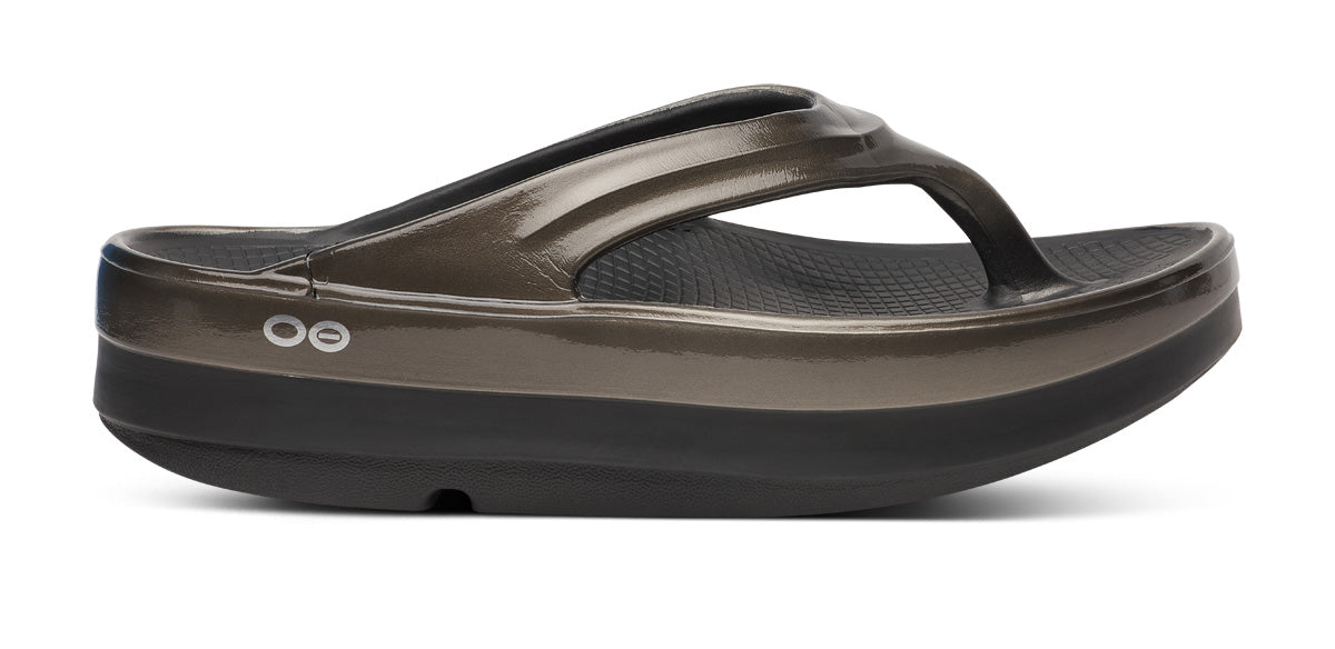 Women's OOmega OOlala Stacked Sandal - Titanium Mirror