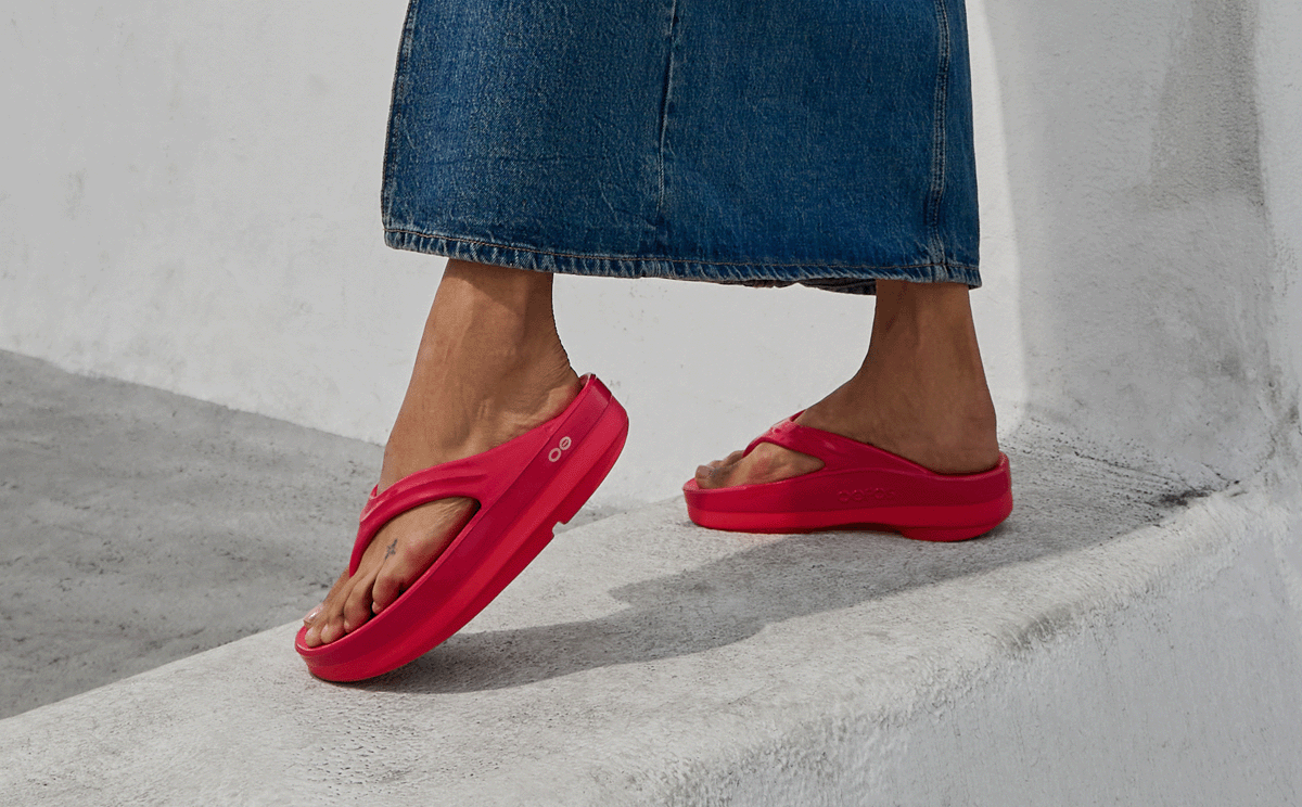 Women's OOmega OOlala Stacked Sandal - Neon Berry Punch