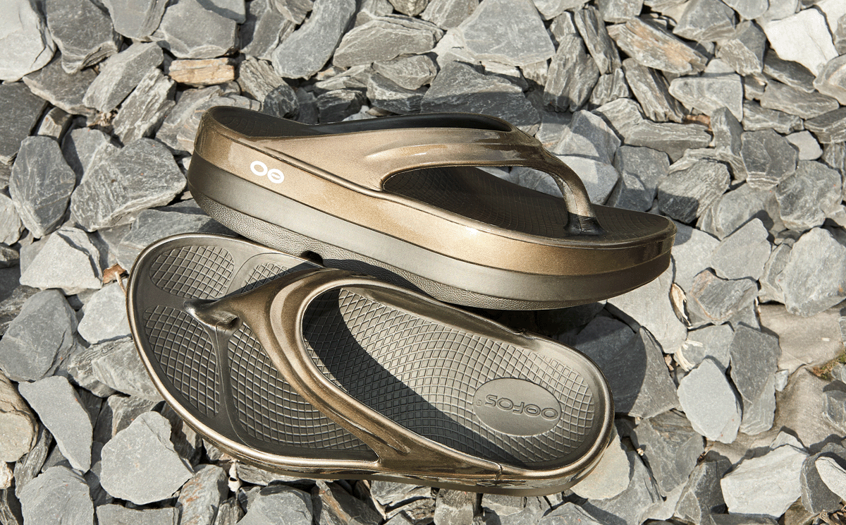 Women's OOmega OOlala Stacked Sandal - Titanium Mirror