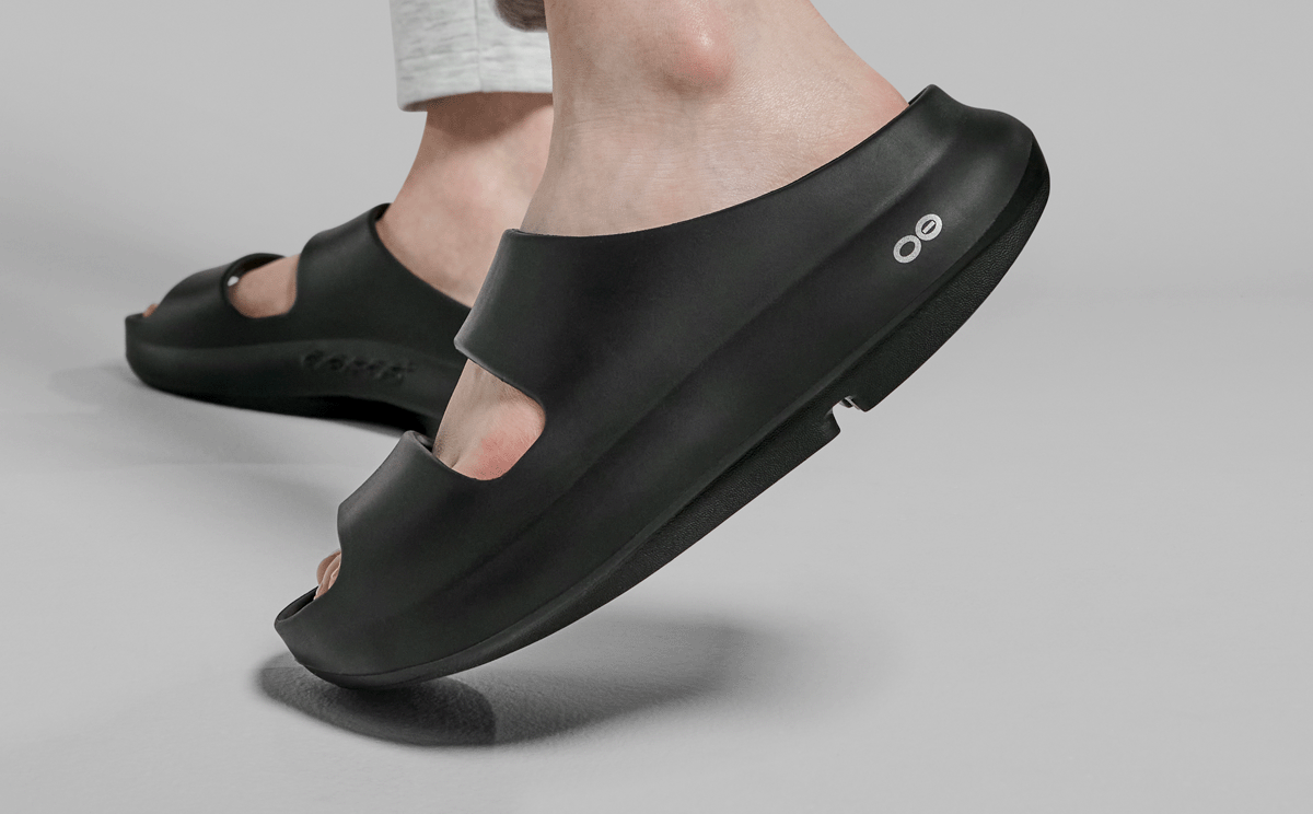 Women's OOyea Slide Sandal - Black