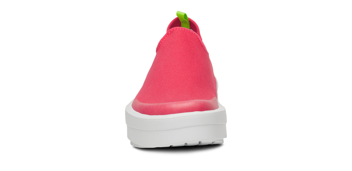 Women's OOmega eeZee Low Shoe - Neon Berry