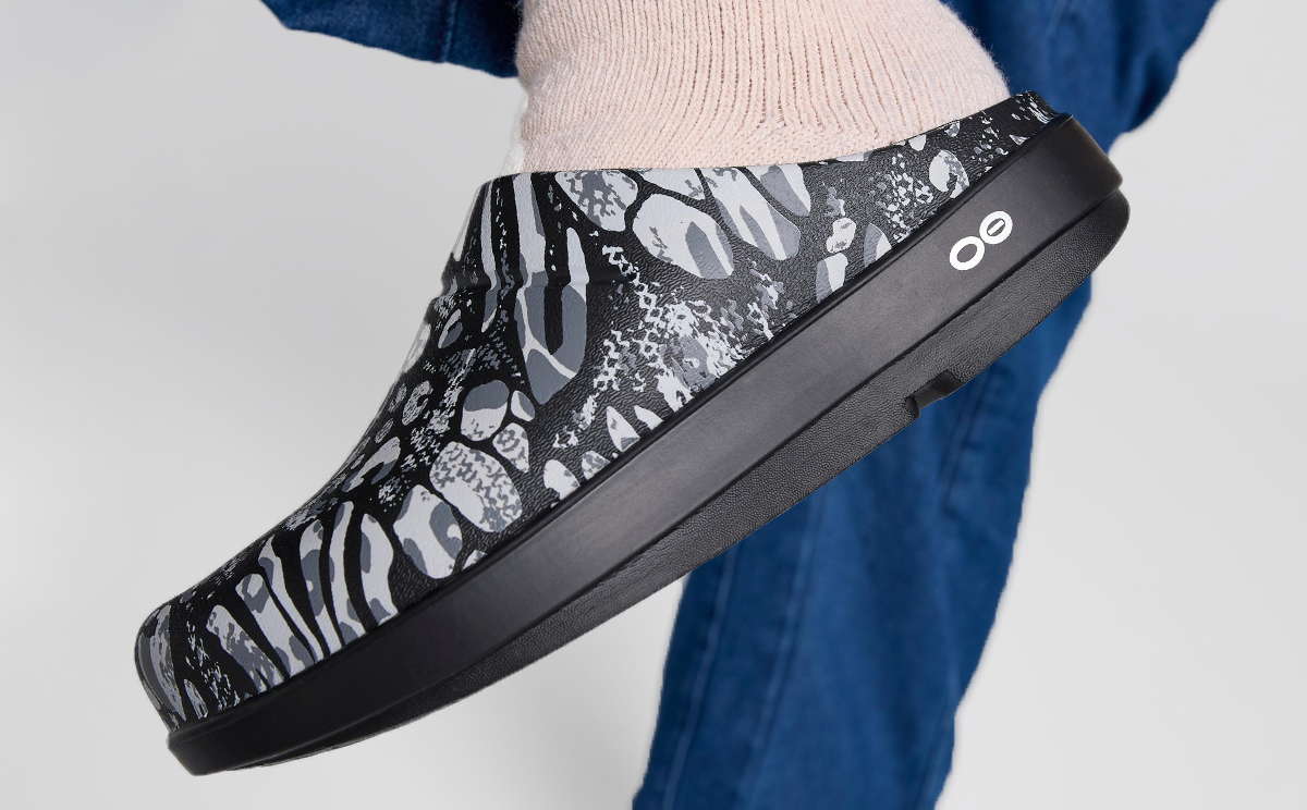 Women's OOcloog Limited Edition Clog - Combo Camo