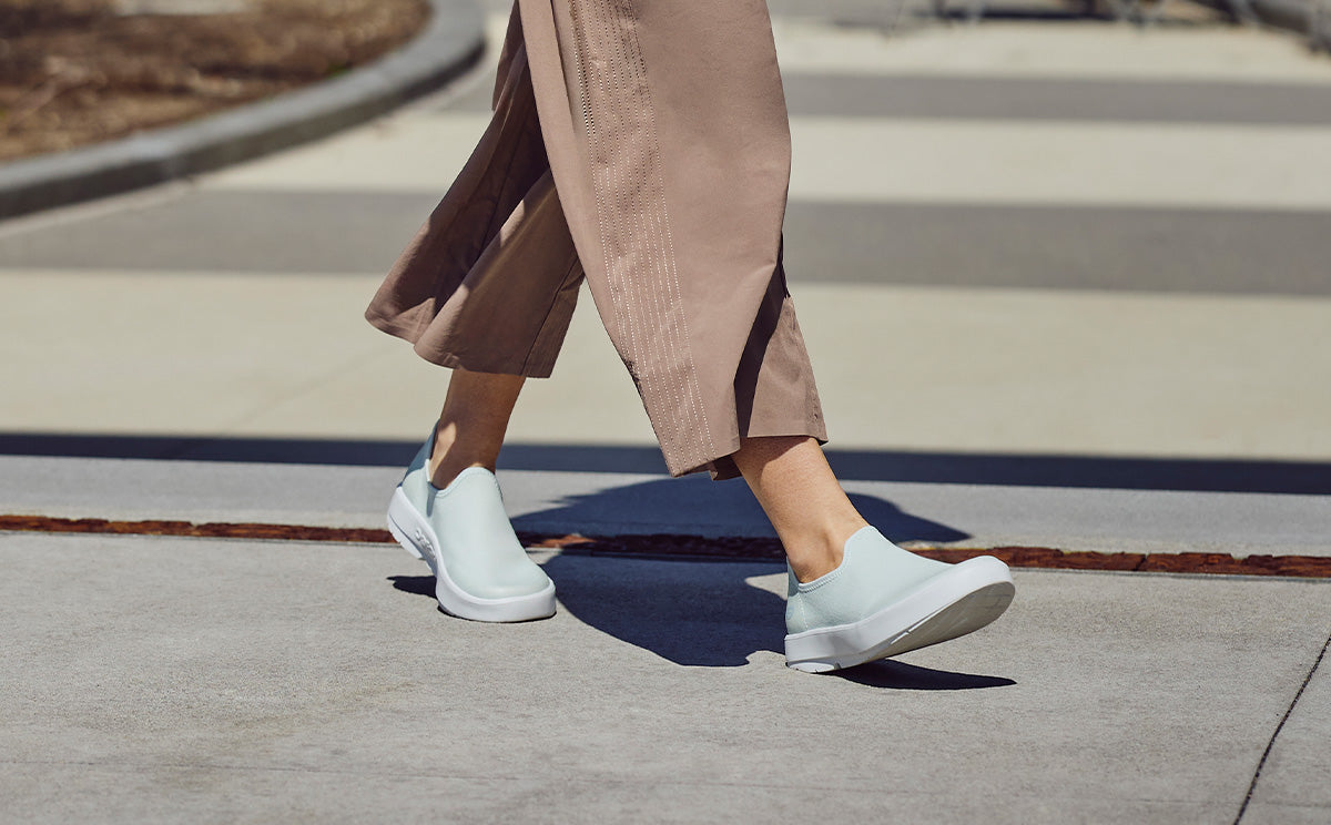 Women's OOmg eeZee Low Shoe - Ice (SALE)