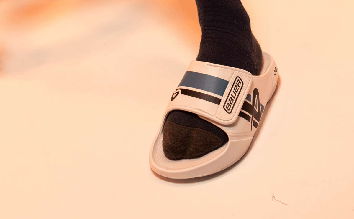 BAUER/OOFOS Men's OOahh Sport Flex Sandal – White
