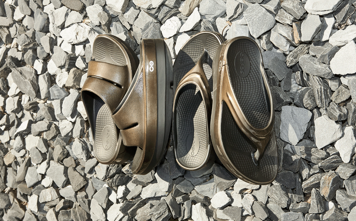Women's OOmega OOlala Stacked Sandal - Titanium Mirror